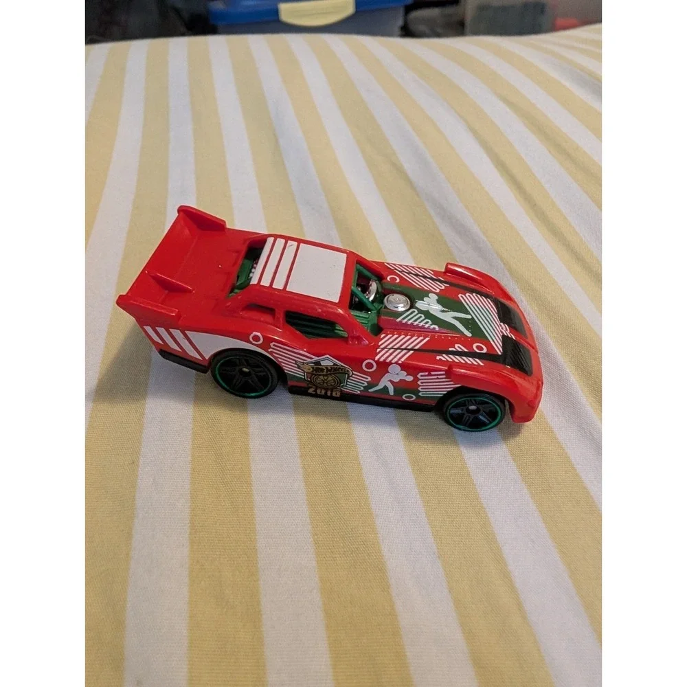 Hot Wheels Maximum Leeway Red Diecast Car 1/64 Scale Loose 2012 Mattel